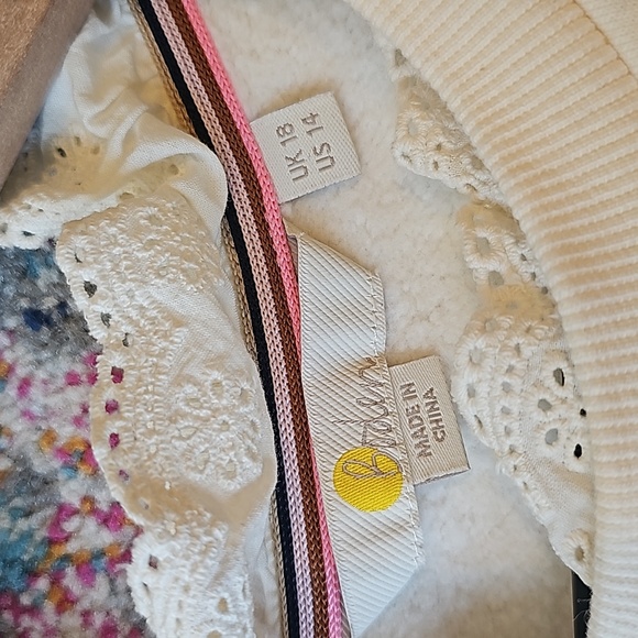 Boden off-white sweater with broderie anglaise sleeves US size 14 - Picture 3 of 10